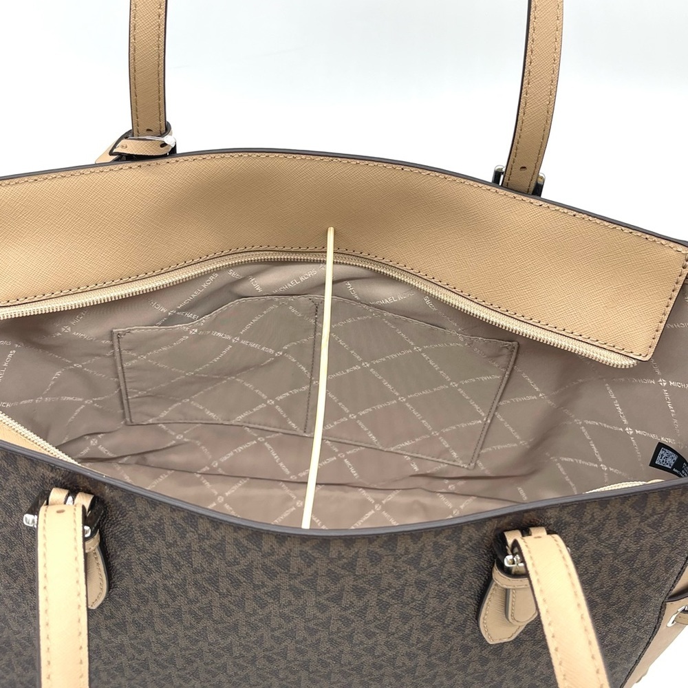 Michael Kors Large Gilly Travel Tote Bag - Picture 5 of 9